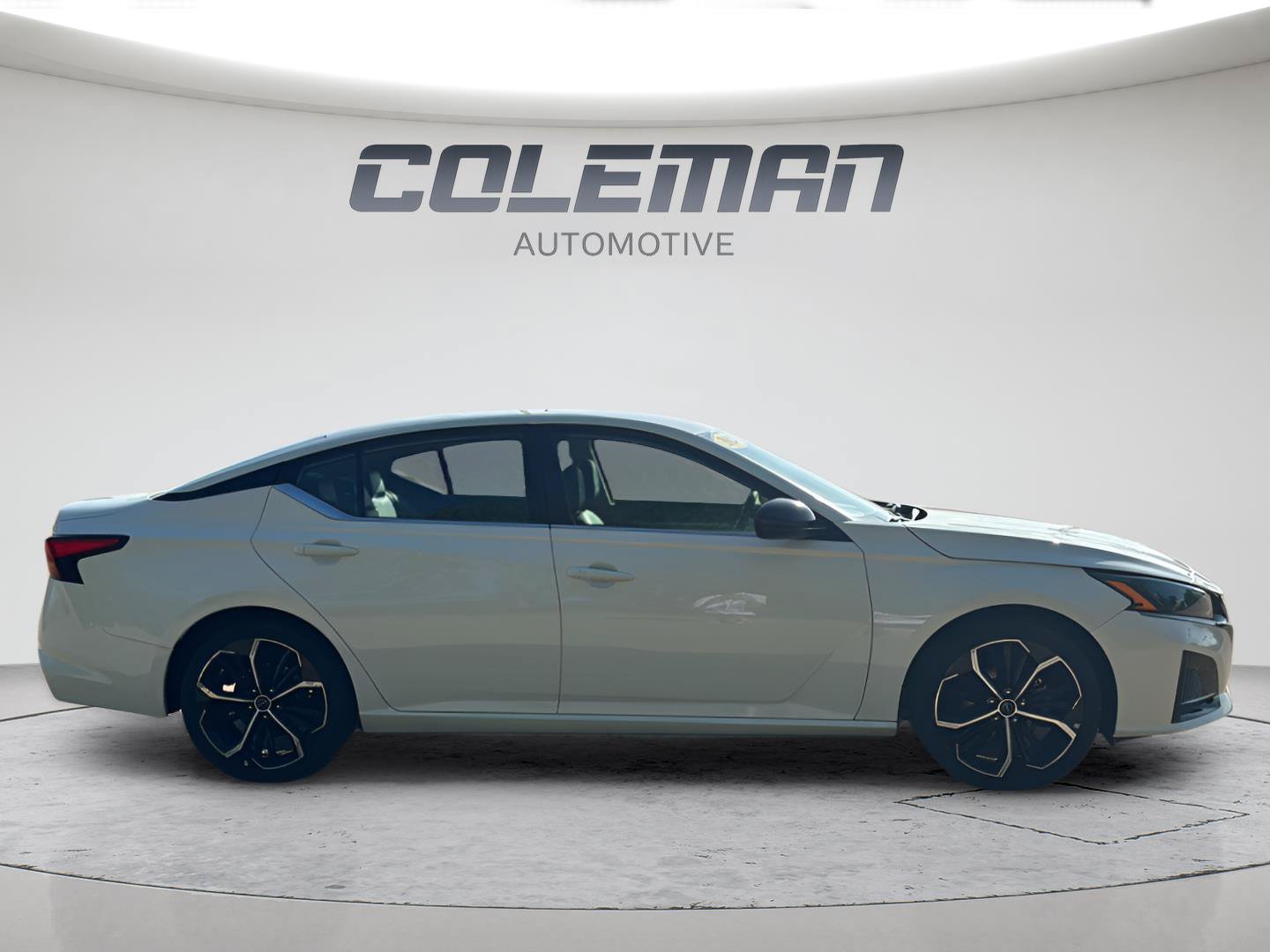 Used 2024 Nissan Altima 2.5 SR FWD image 9
