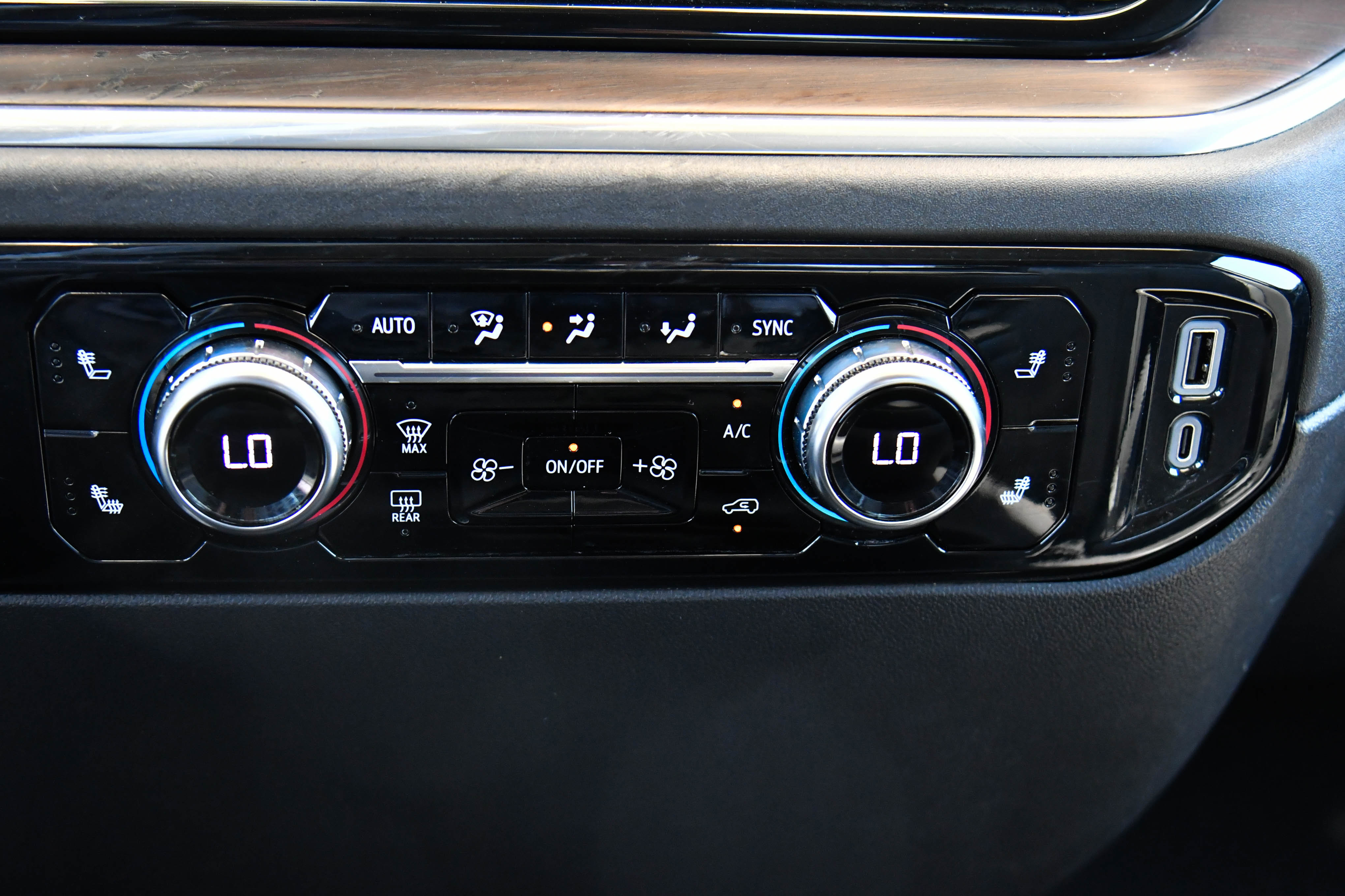 Used 2024 GMC Sierra 1500 SLT image 27