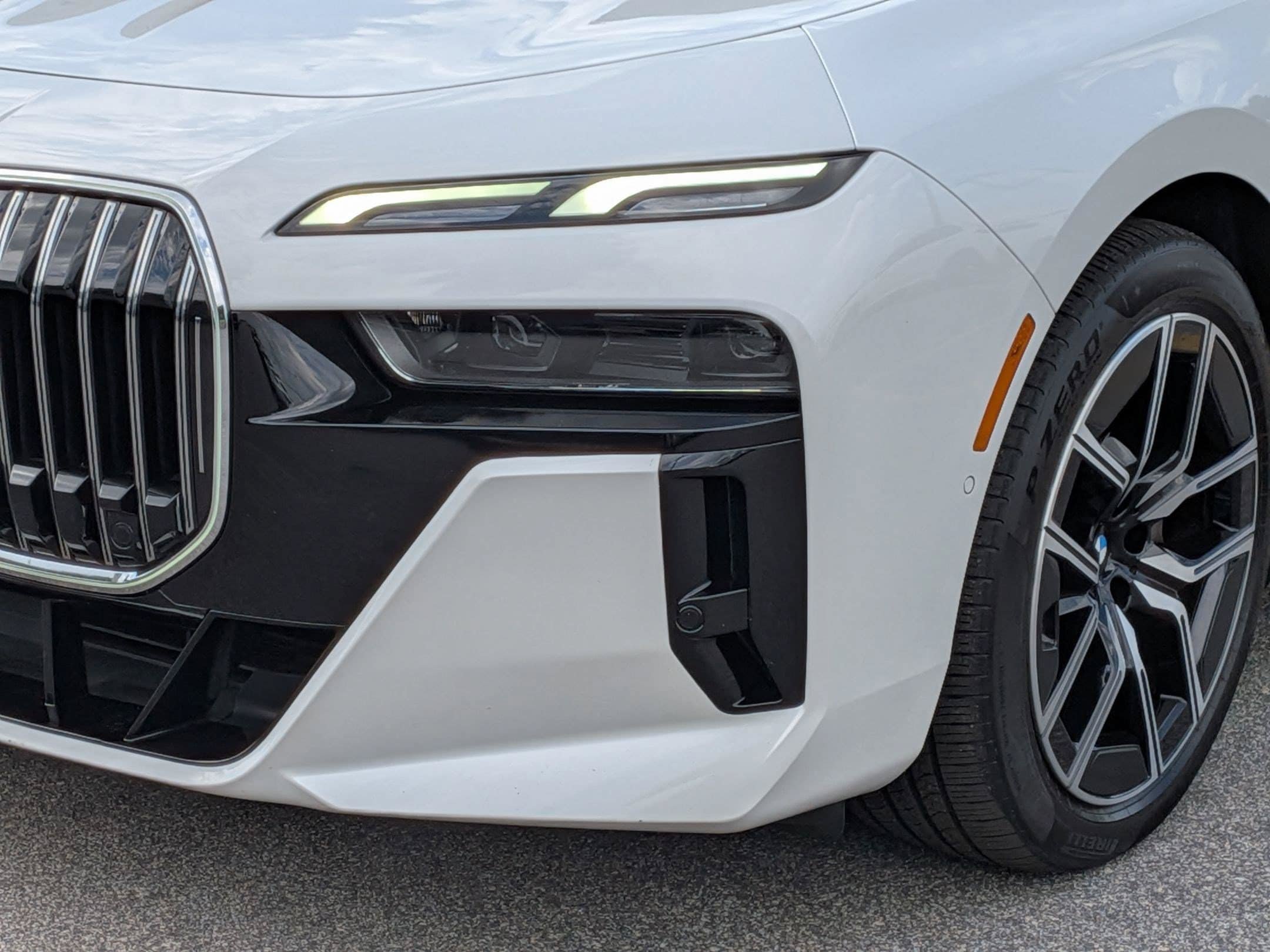 Certified 2023 BMW 740i RWD image 9