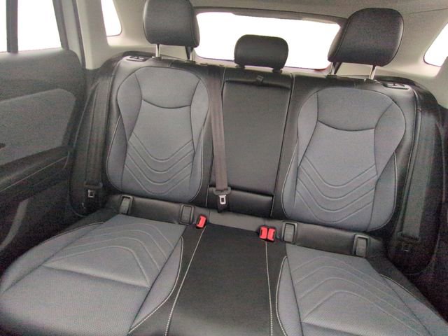 Certified 2025 Volkswagen Tiguan SE w/ Panoramic Sunroof Package image 21