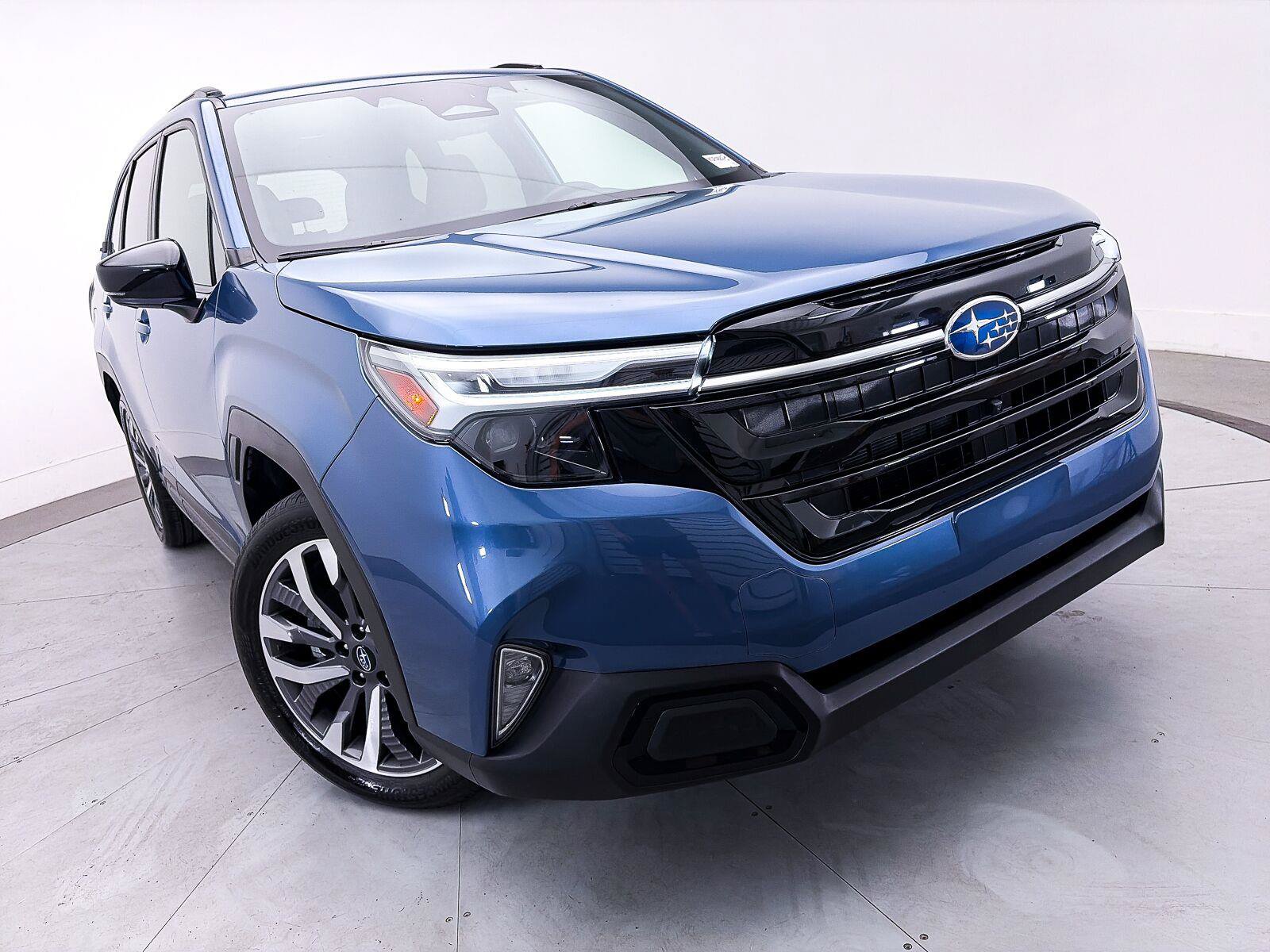Used 2025 Subaru Forester Touring w/ Popular Package - Touring AWD/4WD image 3
