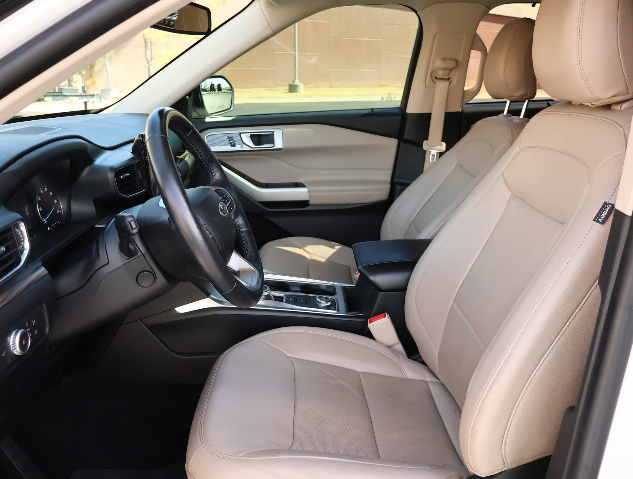 Used 2022 Ford Explorer Limited w/ Equipment Group 301A image 11