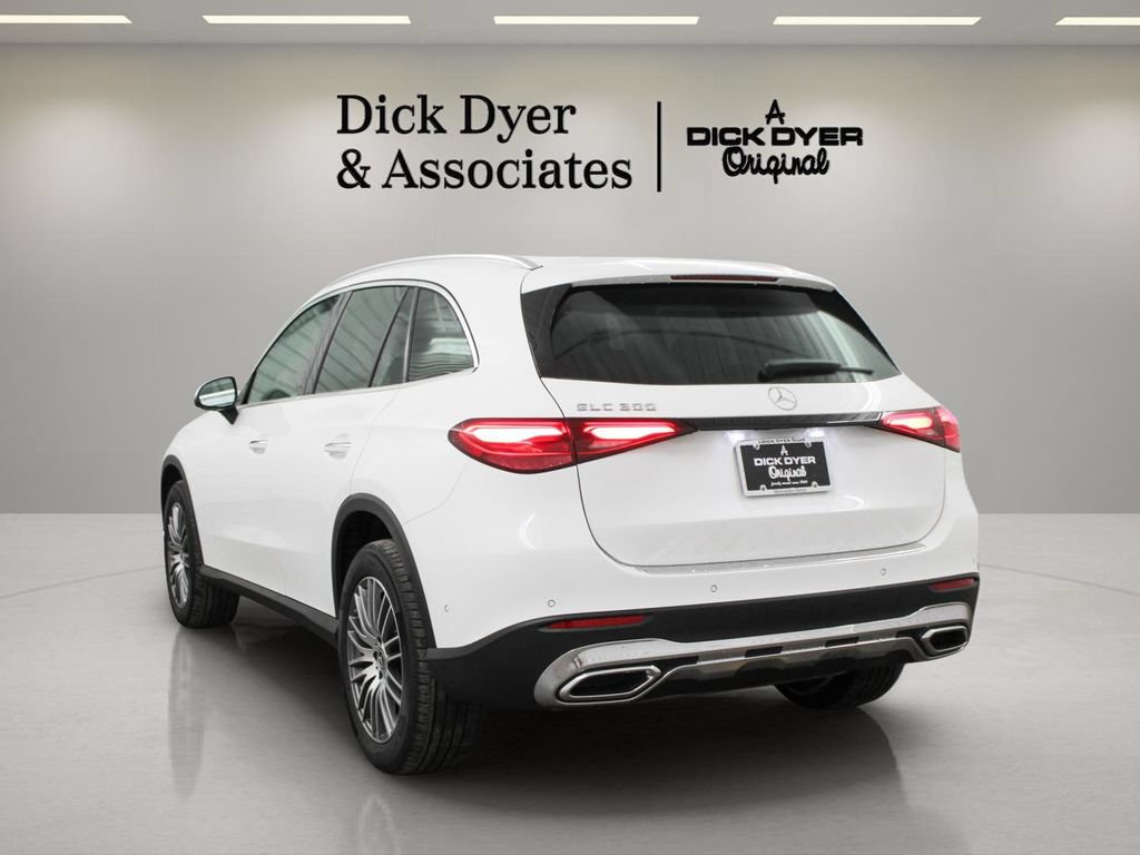 Used 2025 Mercedes-Benz GLC 300 image 9