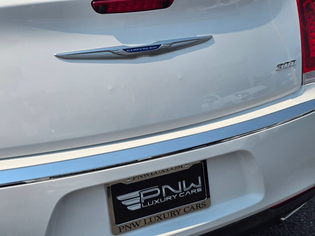 Used 2020 Chrysler 300 Limited RWD image 12