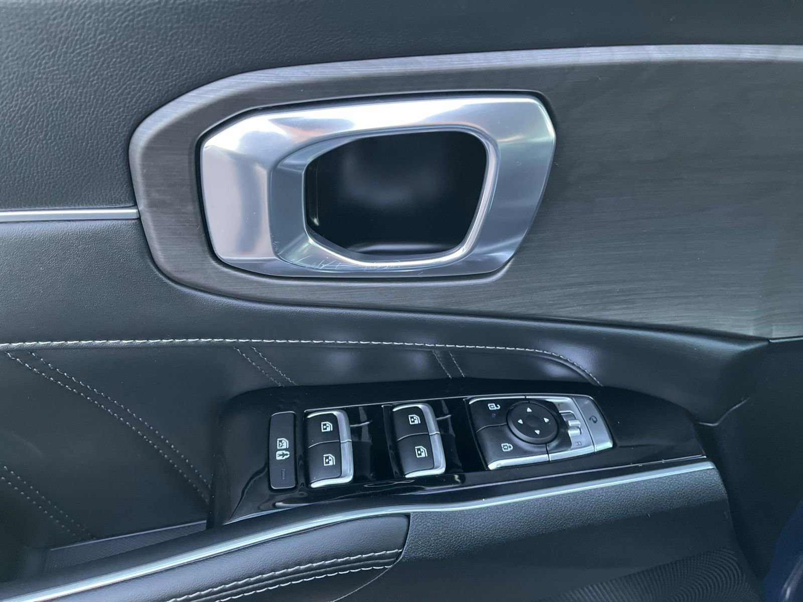 Used 2024 Kia Sorento SX image 25