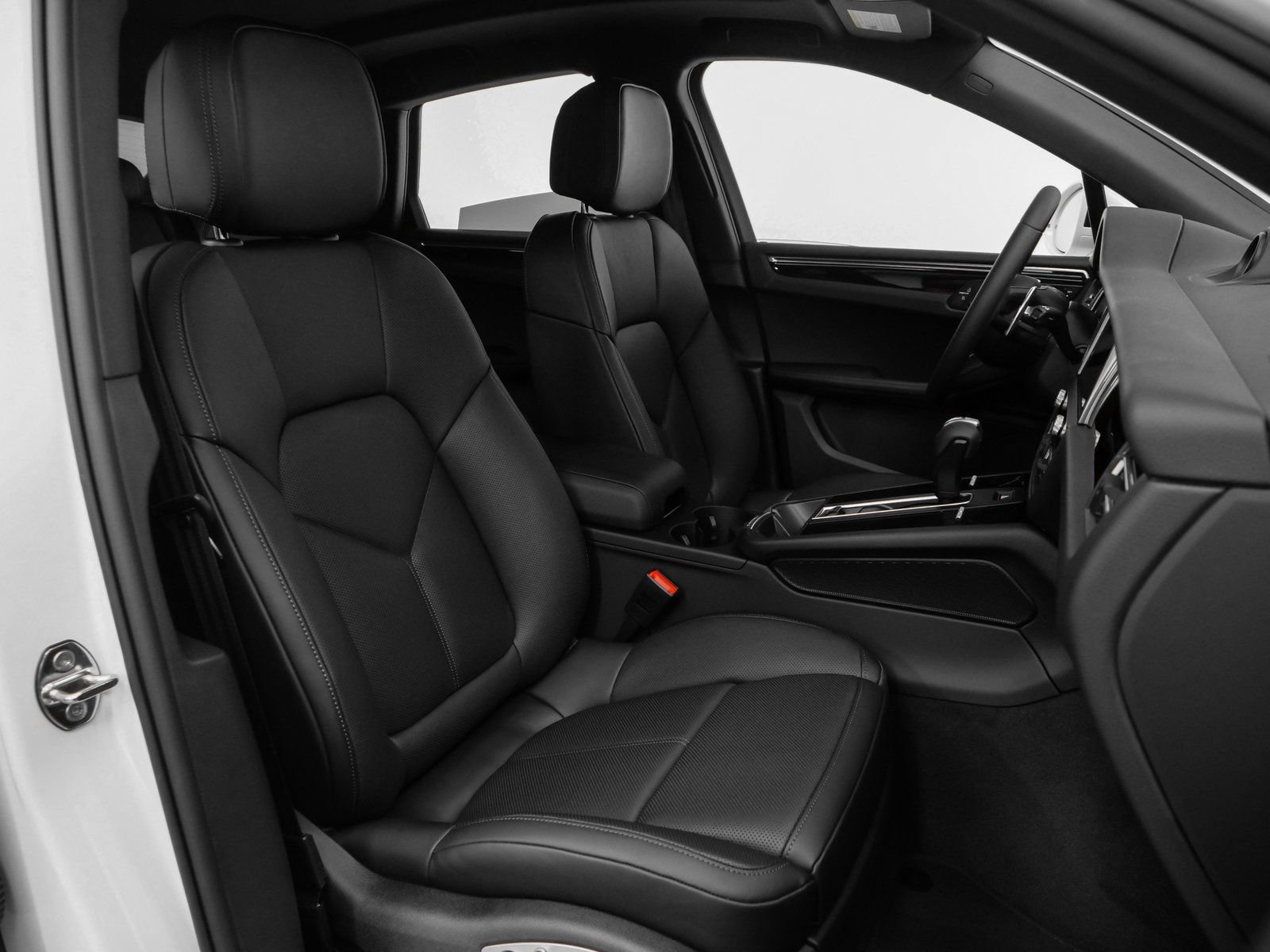 Certified 2025 Porsche Macan image 22