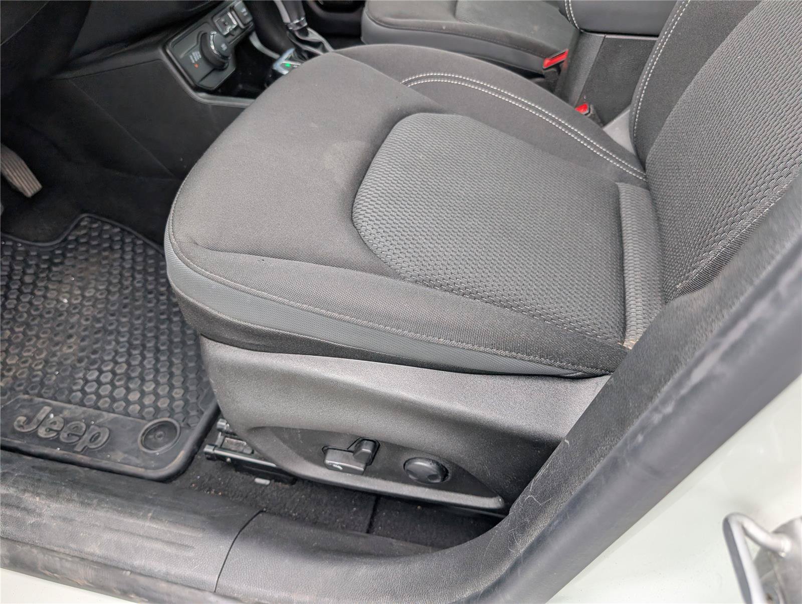 Used 2022 Jeep Renegade Altitude w/ Sun/Sound Group AWD/4WD image 22