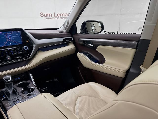 Used 2022 Toyota Highlander Platinum image 25