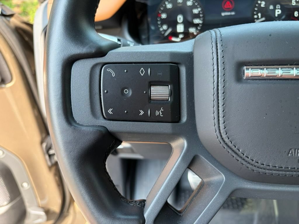 Used 2022 Land Rover Defender 90 X AWD/4WD image 16