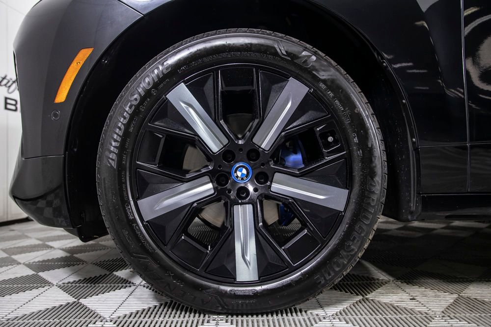 Used 2023 BMW iX xDrive50 w/ Sport Package AWD/4WD image 46