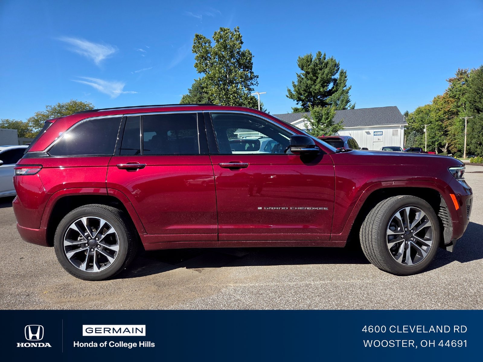 Used 2023 Jeep Grand Cherokee Overland AWD/4WD image 19