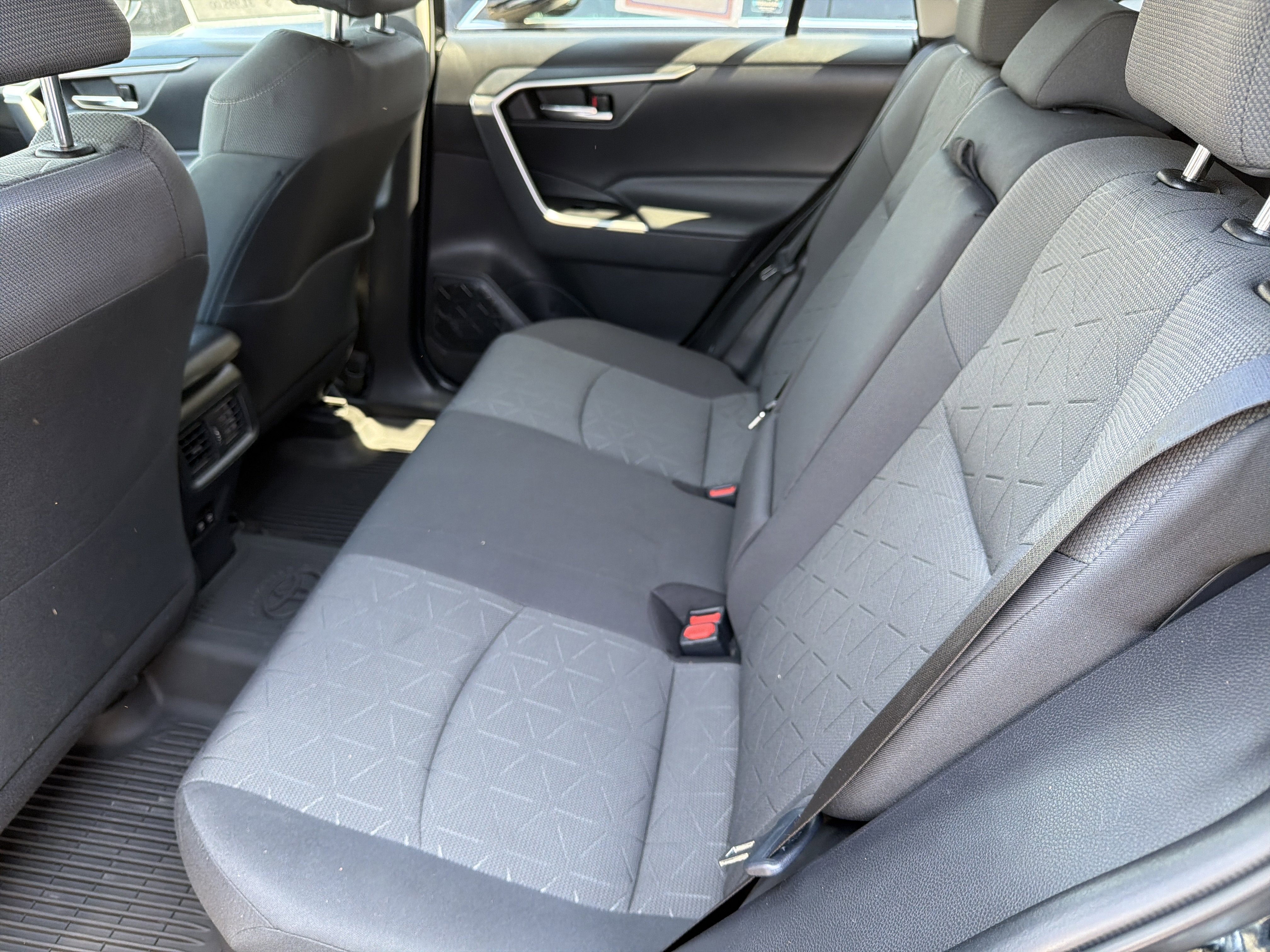 Used 2021 Toyota RAV4 XLE w/ XLE Grade Weather Package AWD/4WD image 23
