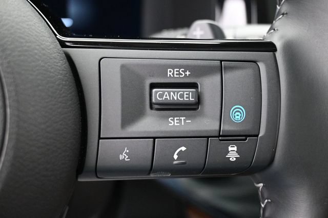 Used 2025 Nissan Pathfinder Platinum FWD image 17