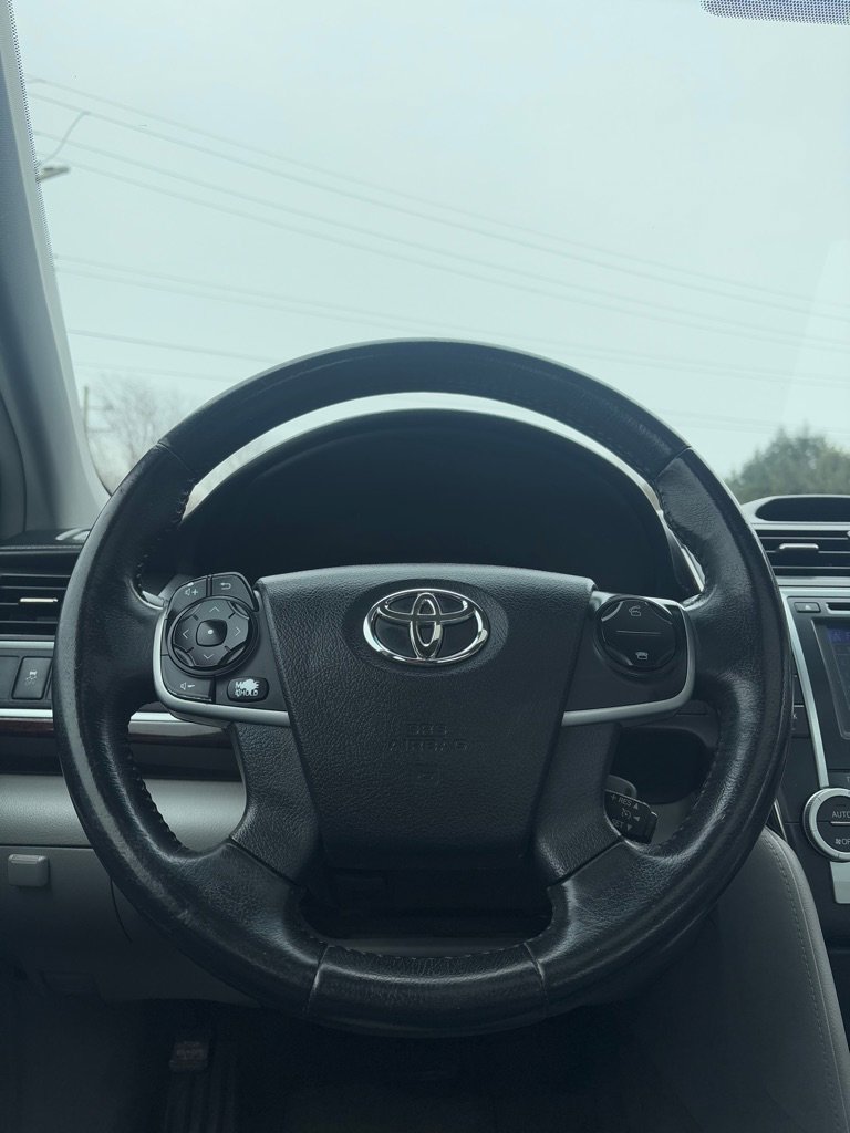 Used 2014 Toyota Camry XLE image 18