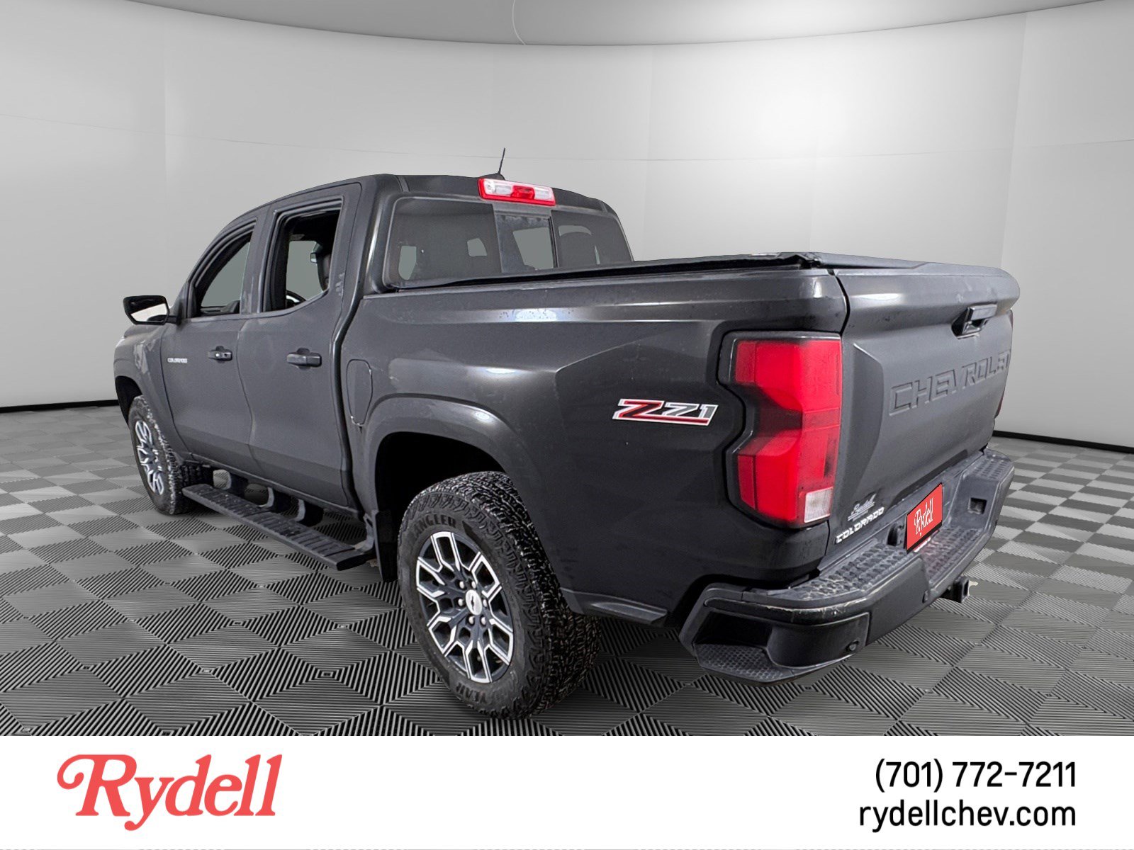 Used 2025 Chevrolet Colorado Z71 w/ Technology Package image 3