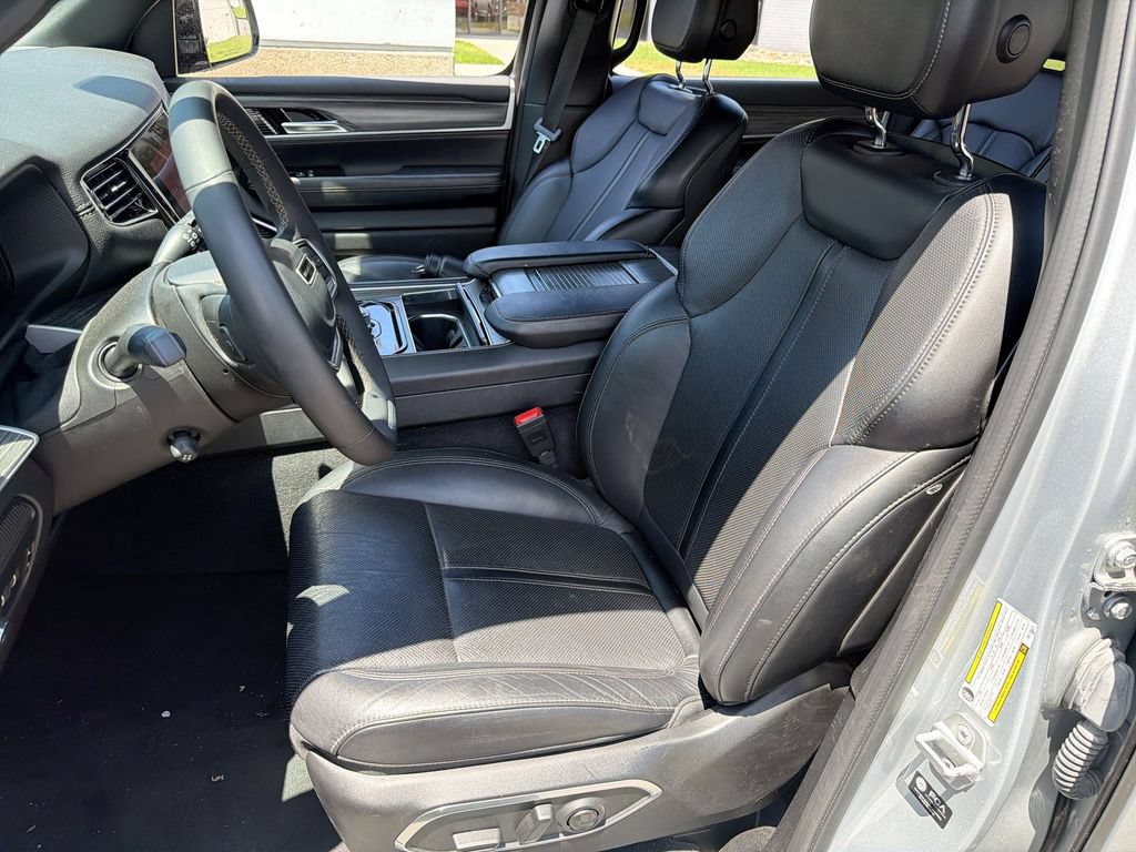 Certified 2024 Jeep Wagoneer Series II w/ Flexible Seating Group RWD image 13