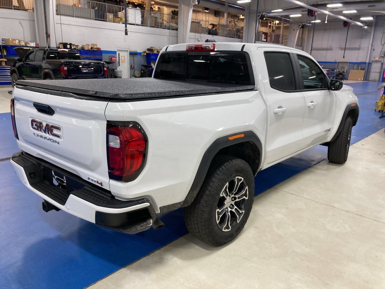Used 2024 GMC Canyon AT4 w/ AT4 Premium Package AWD/4WD image 7