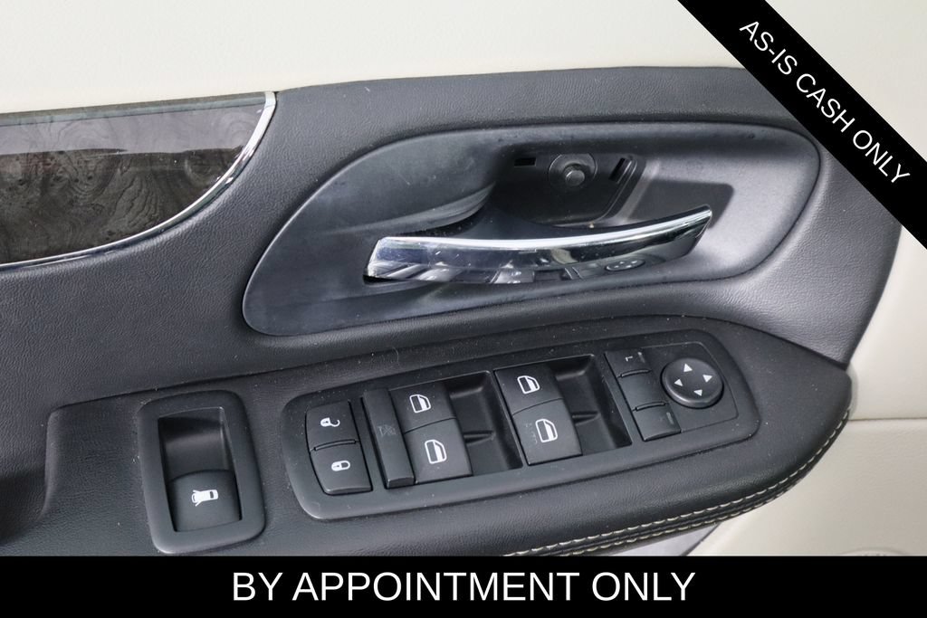 Used 2014 Chrysler Town & Country Touring FWD image 15