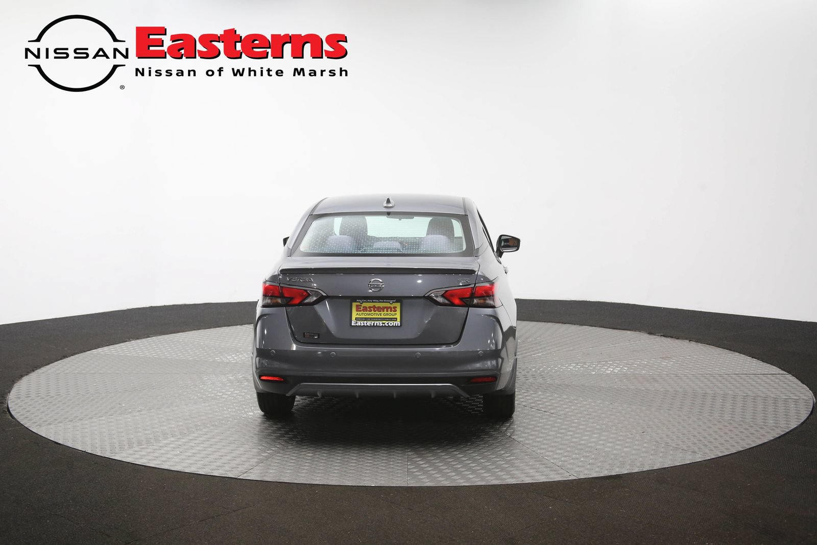 Used 2021 Nissan Versa SR FWD image 36