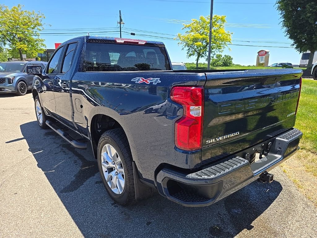 Used 2020 Chevrolet Silverado 1500 Custom w/ Custom Value Package AWD/4WD image 9