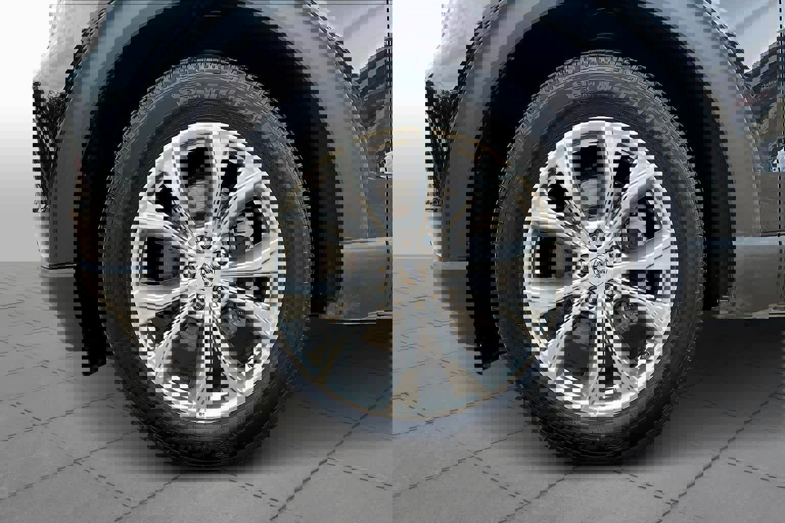 Used 2024 Ford Explorer Limited image 9