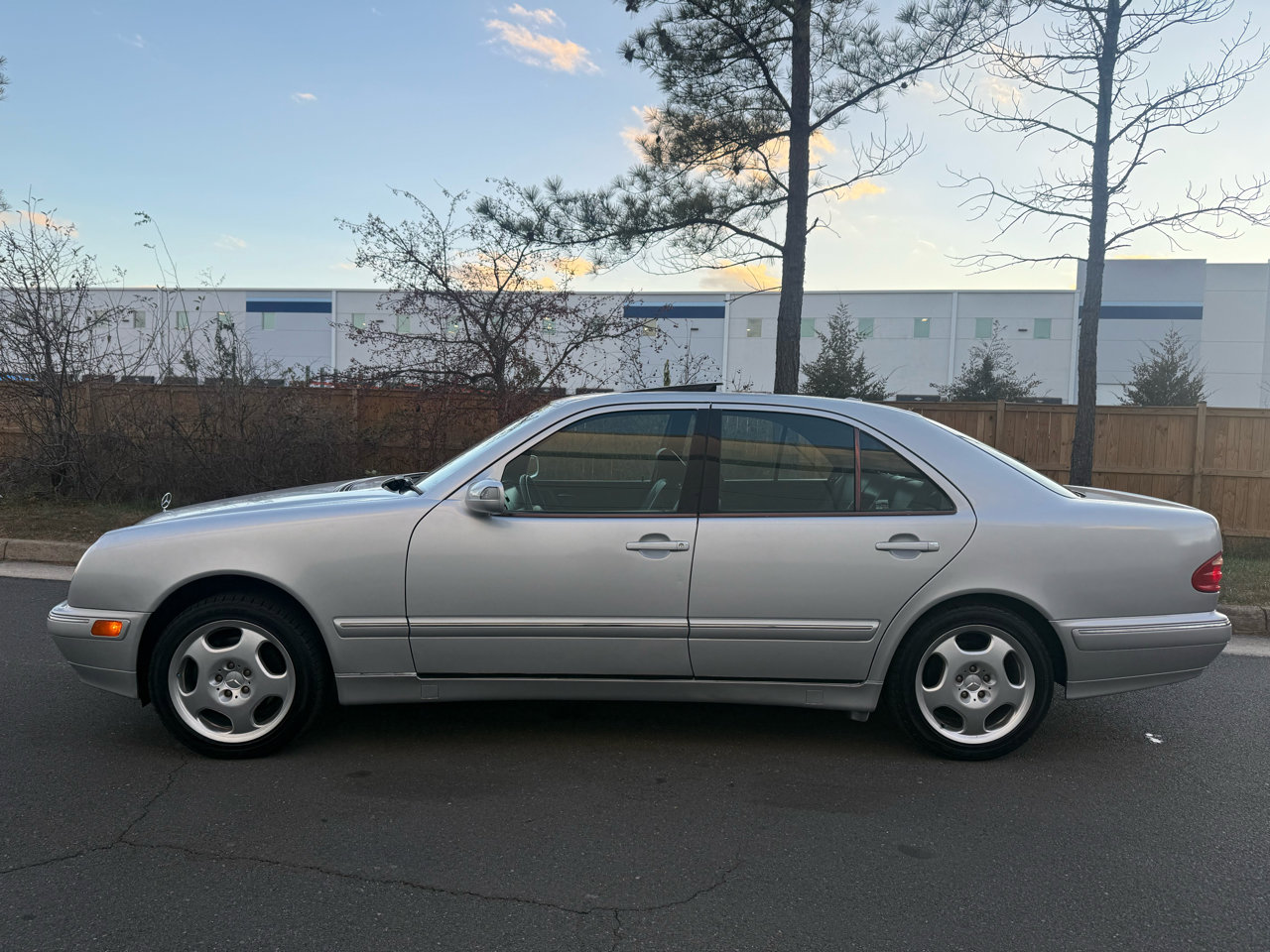 Used 2000 Mercedes-Benz E 430 Sedan image 8