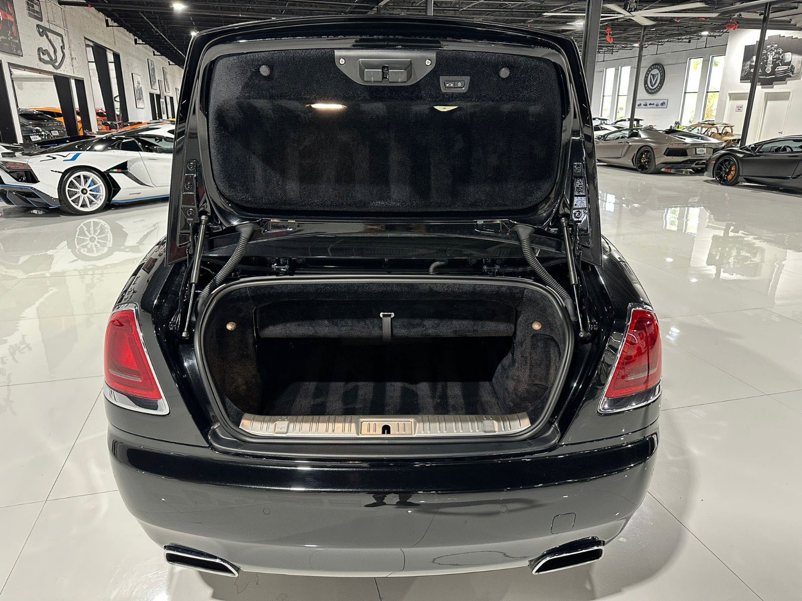 Used 2019 Rolls-Royce Dawn image 43