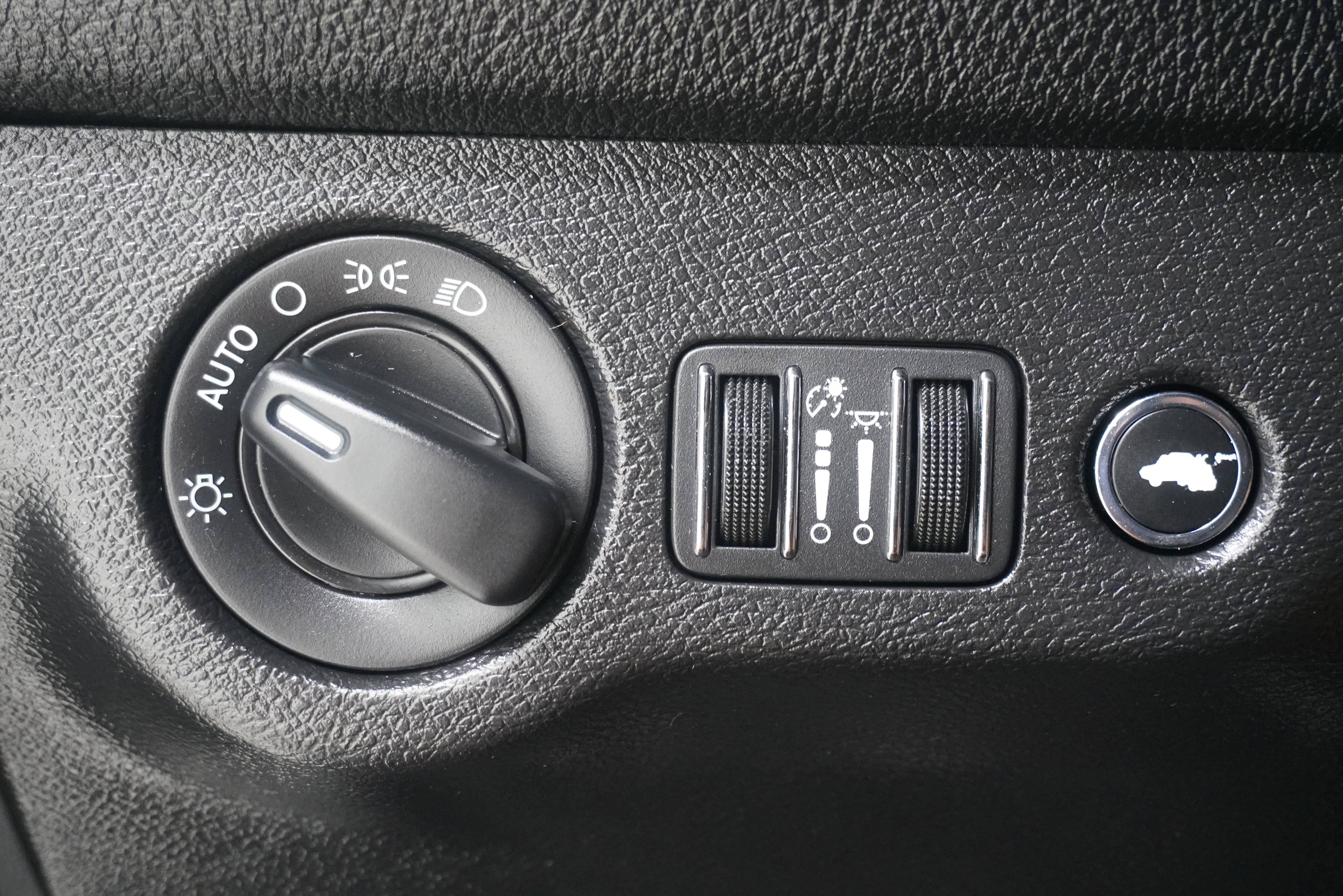 Used 2019 Dodge Challenger SXT RWD image 20