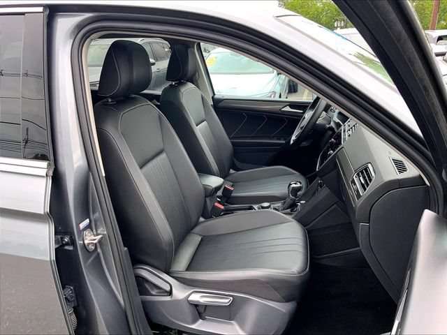 Used 2023 Volkswagen Tiguan SE w/ Panoramic Sunroof Package AWD/4WD image 17