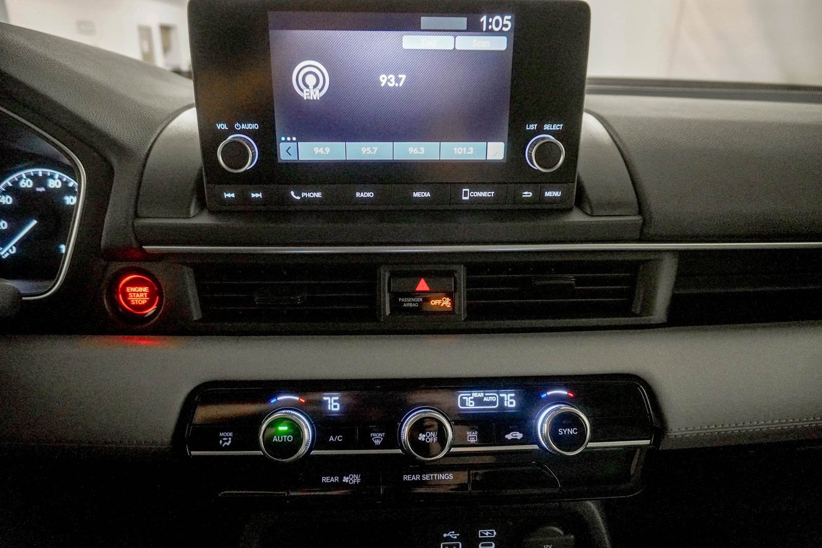 Used 2023 Honda Pilot LX image 24