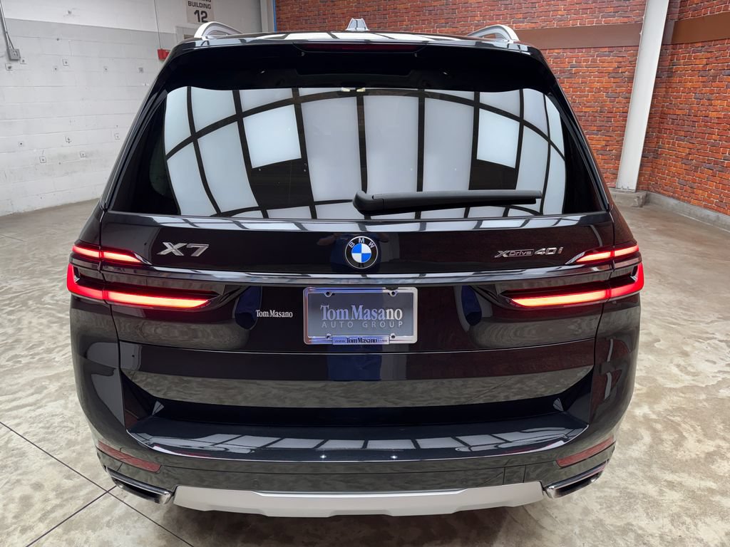 Used 2024 BMW X7 xDrive40i w/ Premium Package AWD/4WD image 4