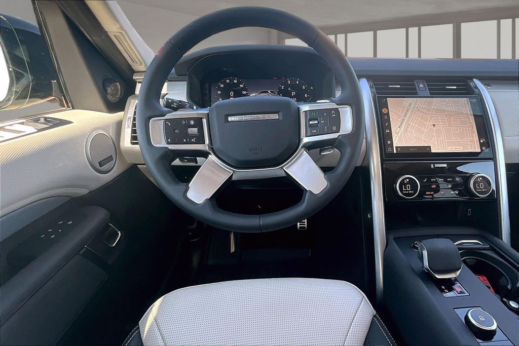 Certified 2026 Land Rover Discovery Dynamic SE AWD/4WD image 5