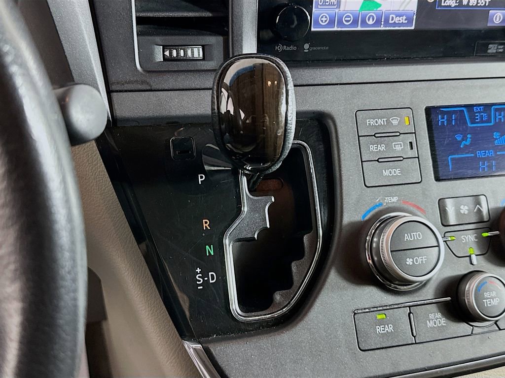 Used 2015 Toyota Sienna XLE Premium image 17