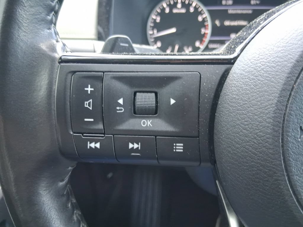Used 2022 Nissan Pathfinder SL w/ Lighting Package (N92) AWD/4WD image 17