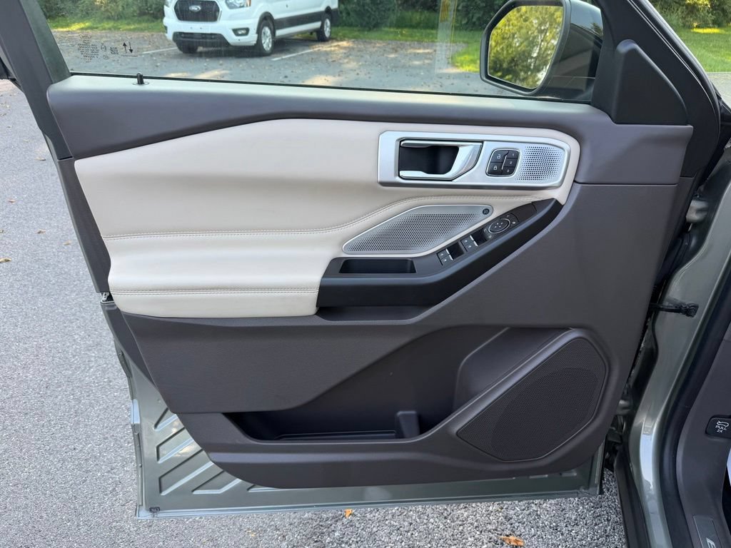 Certified 2020 Ford Explorer Platinum w/ Premium Technology Package AWD/4WD image 13