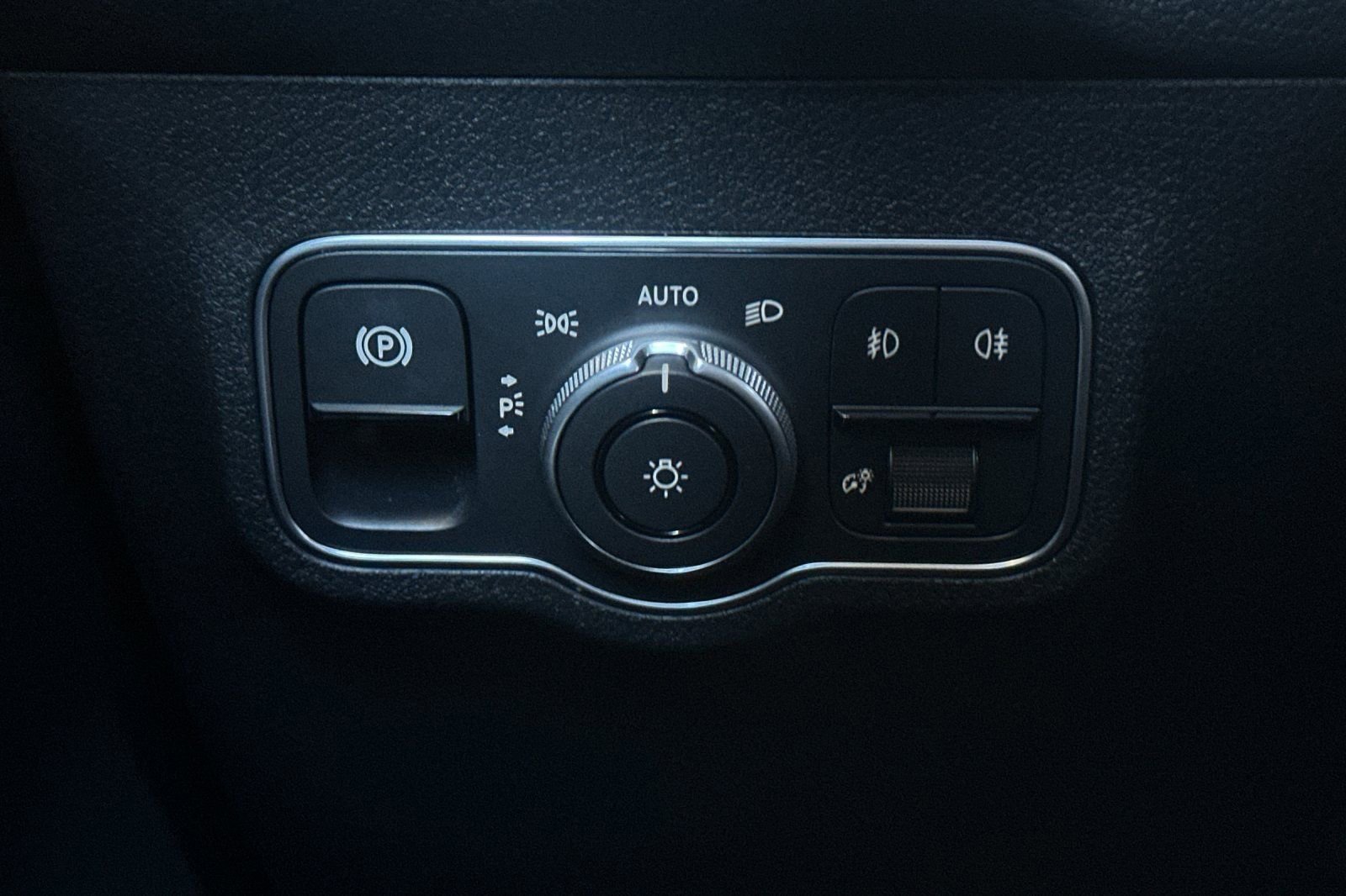 Certified 2026 Mercedes-Benz GLB 250 image 32