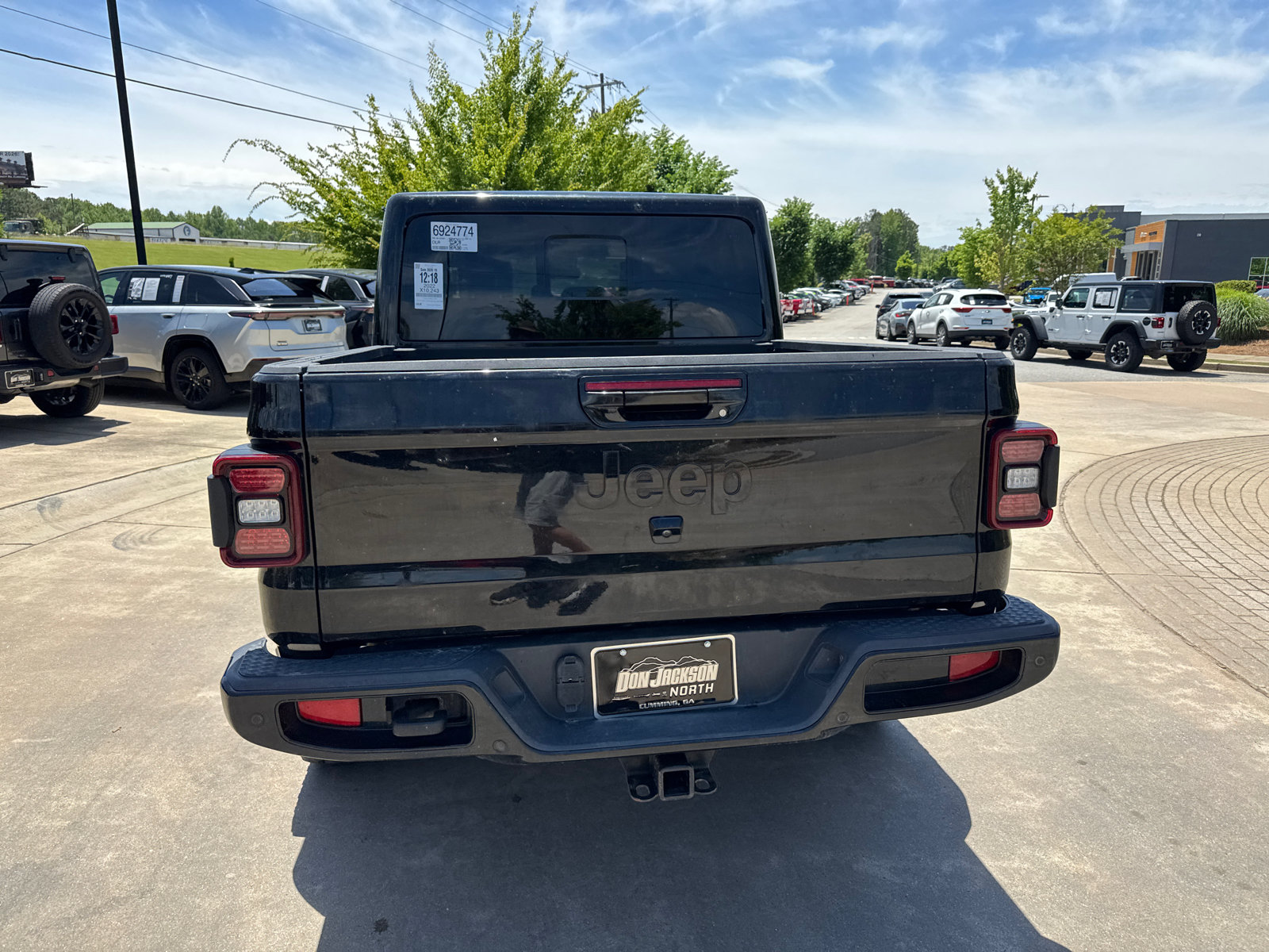 Certified 2022 Jeep Gladiator Overland AWD/4WD image 9