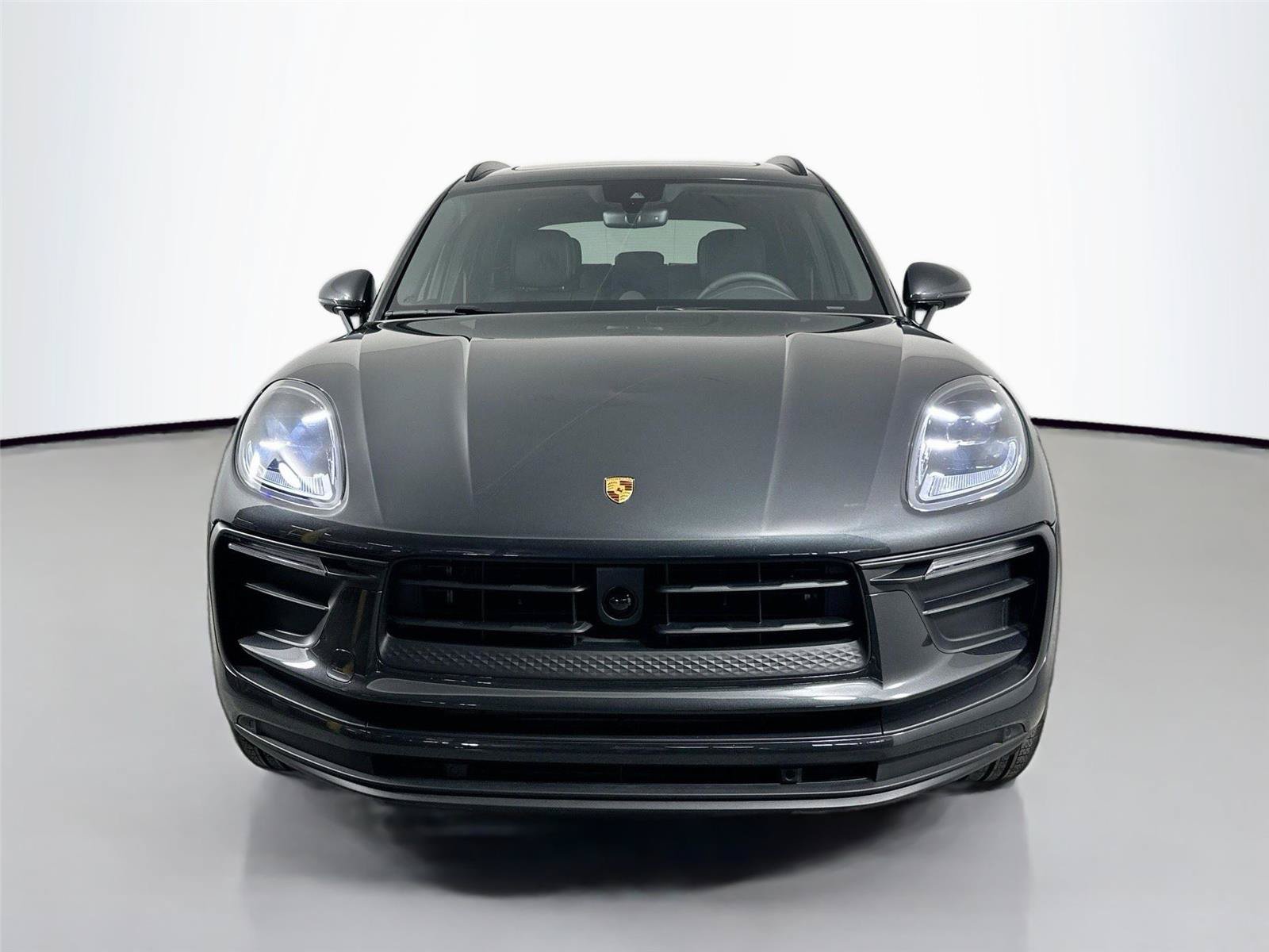Certified 2025 Porsche Macan AWD/4WD image 10