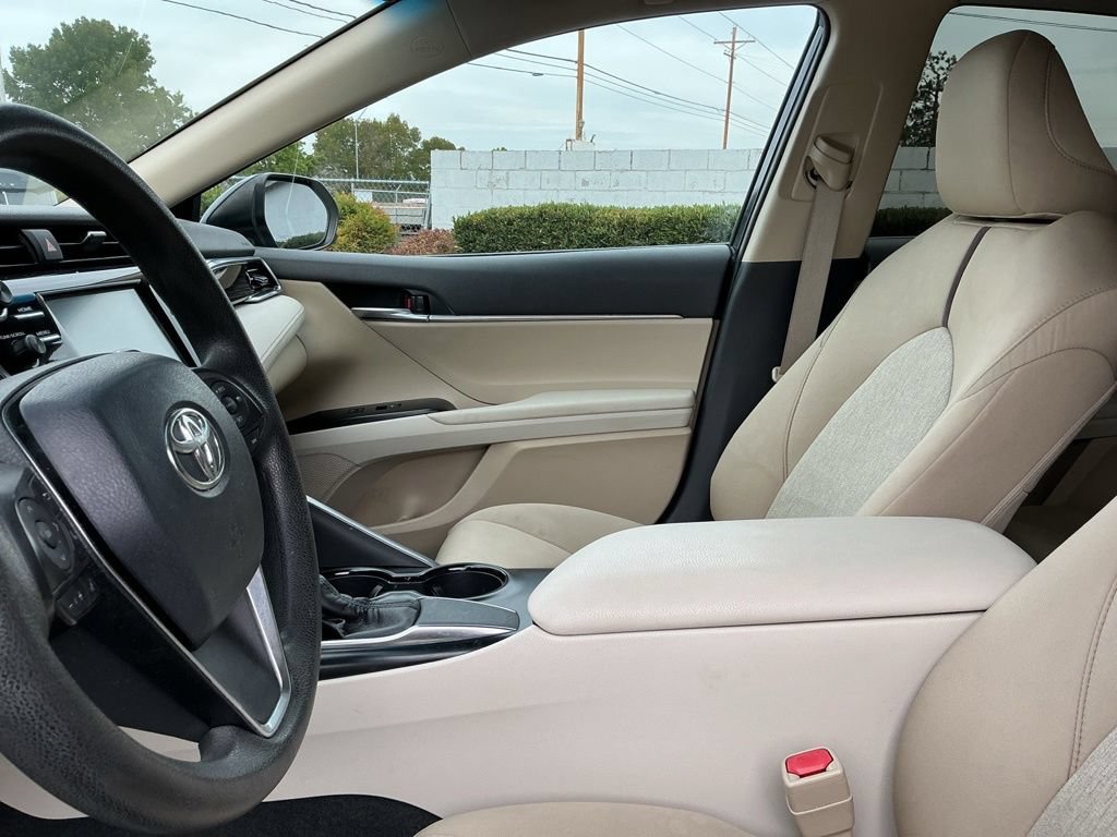 Used 2018 Toyota Camry LE FWD image 12