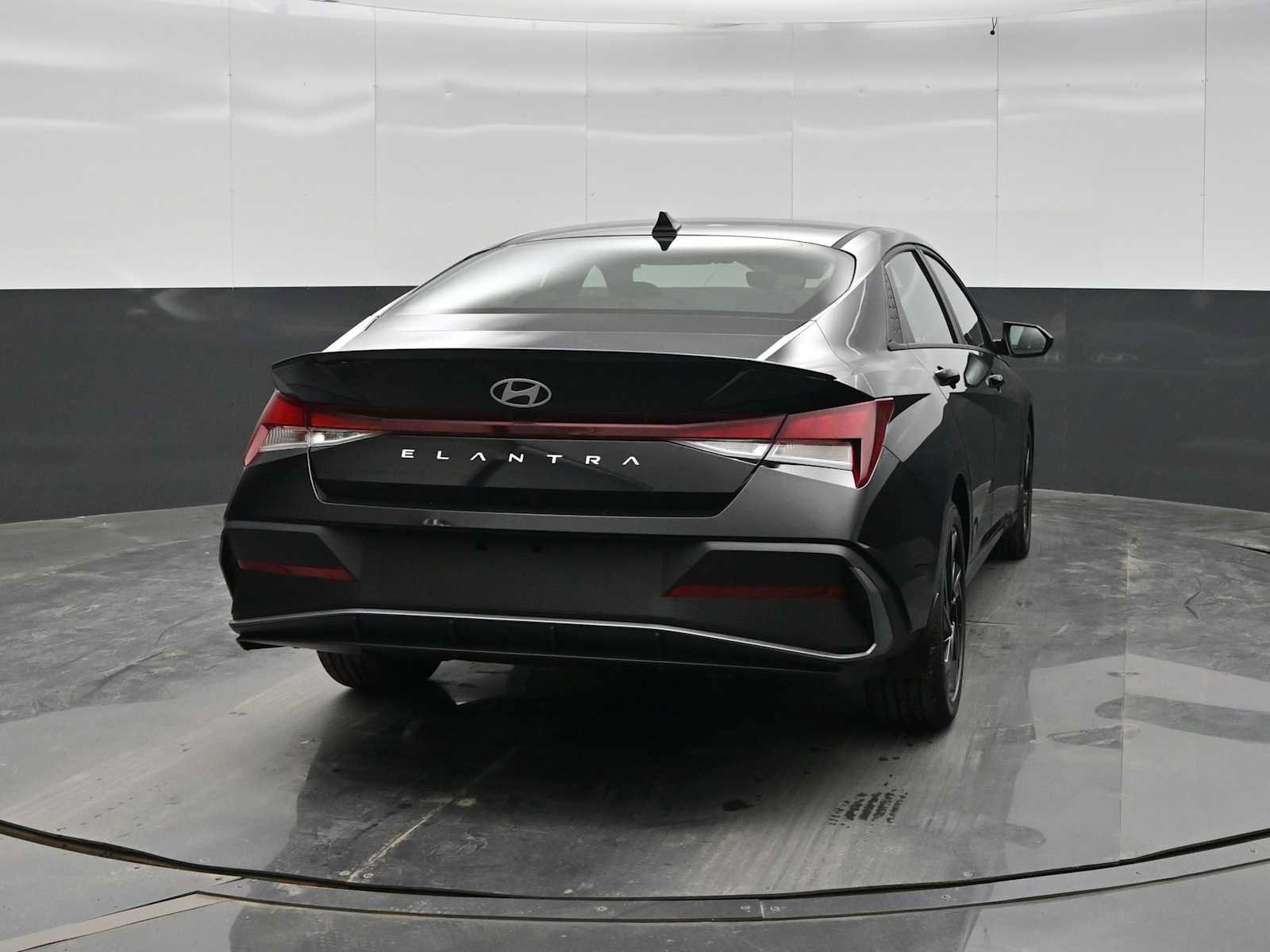 New 2026 Hyundai Elantra SEL Sport FWD image 6