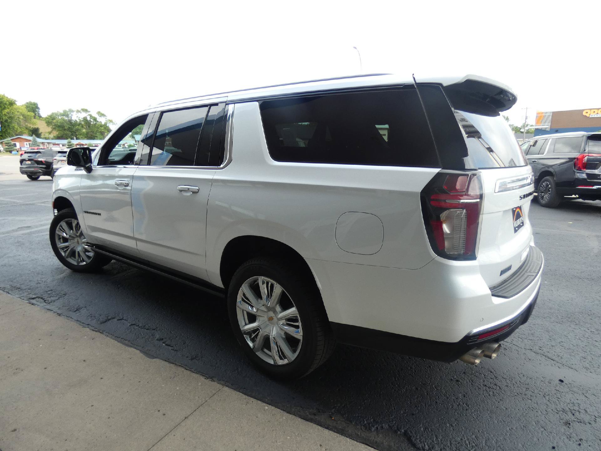 Certified 2021 Chevrolet Suburban High Country w/ Premium Package AWD/4WD image 11