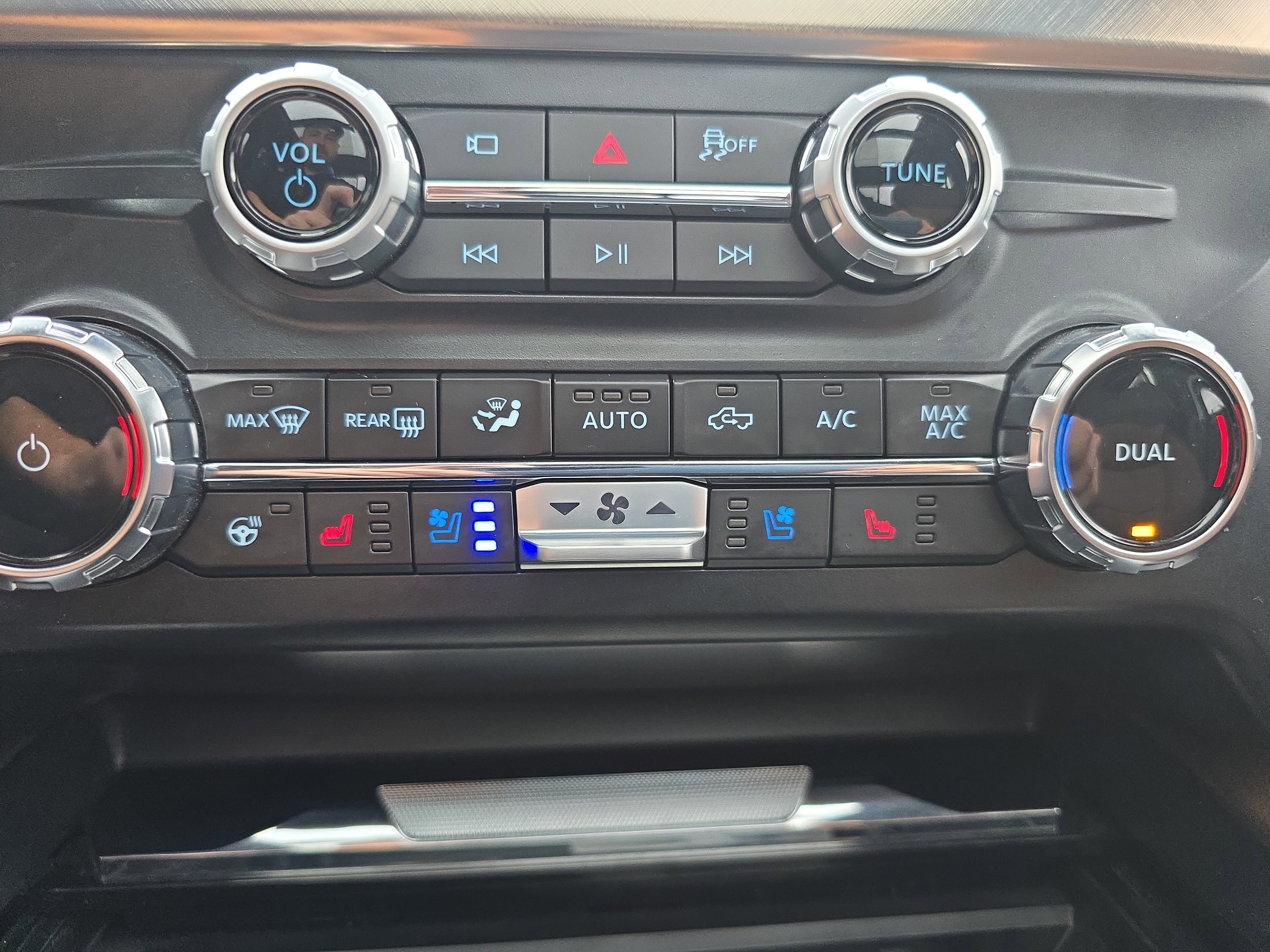 Used 2025 Ford F450 King Ranch w/ Chrome Package image 33