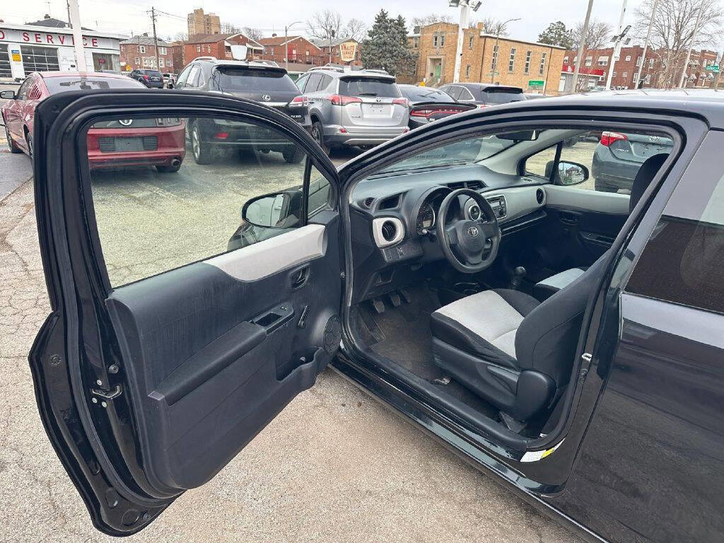 Used 2012 Toyota Yaris L image 9