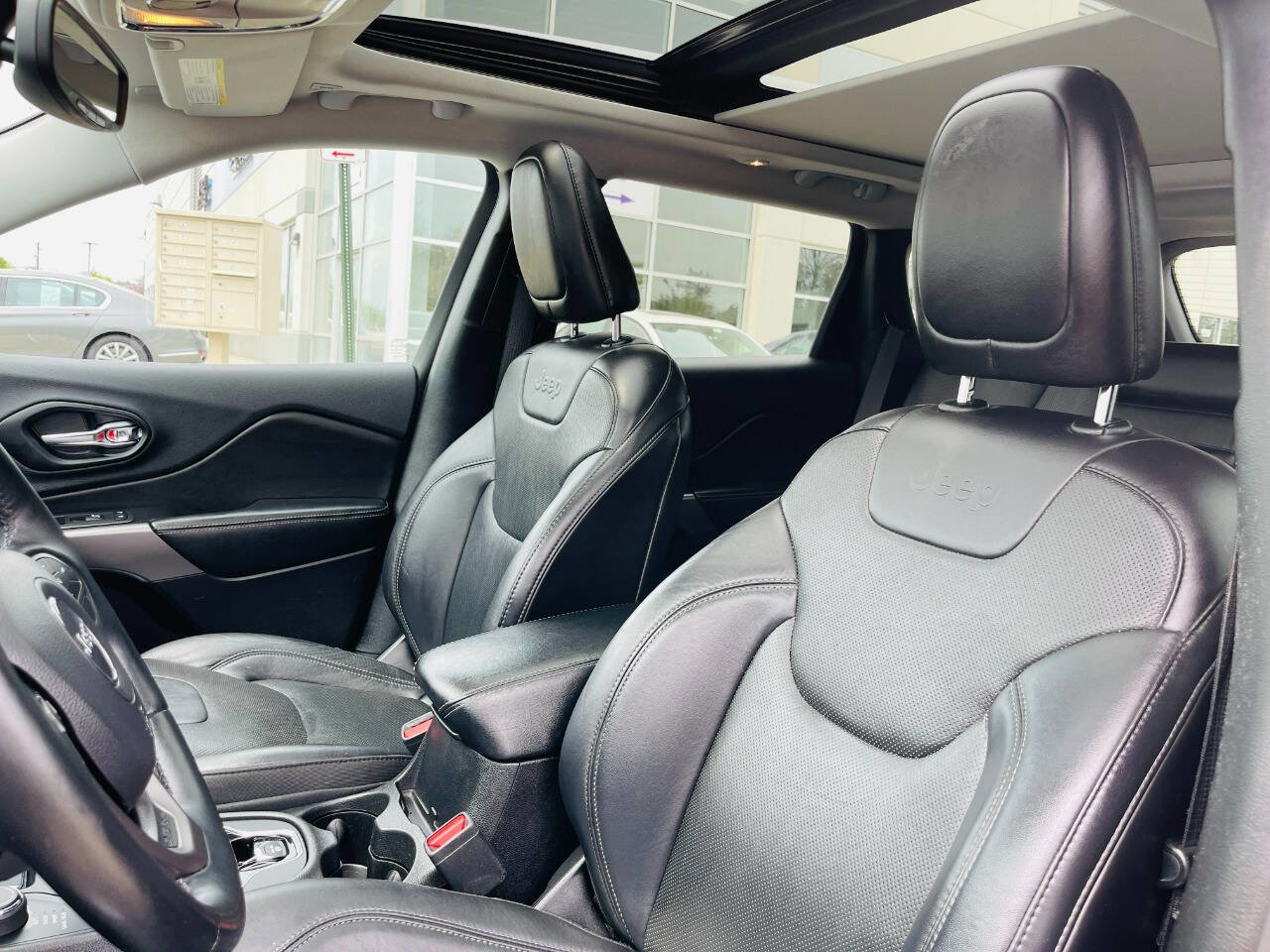 Used 2019 Jeep Cherokee Limited image 15