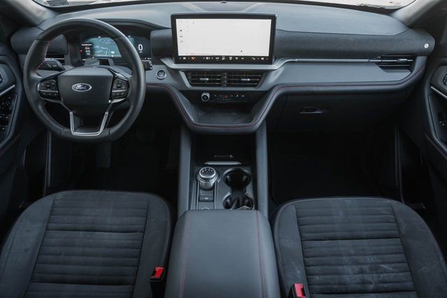 Used 2025 Ford Explorer ST-Line w/ ST-Line Street Pack image 32