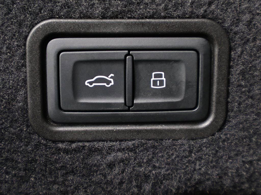 Used 2021 Audi A8 L 3.0T w/ Executive Plus Package image 21