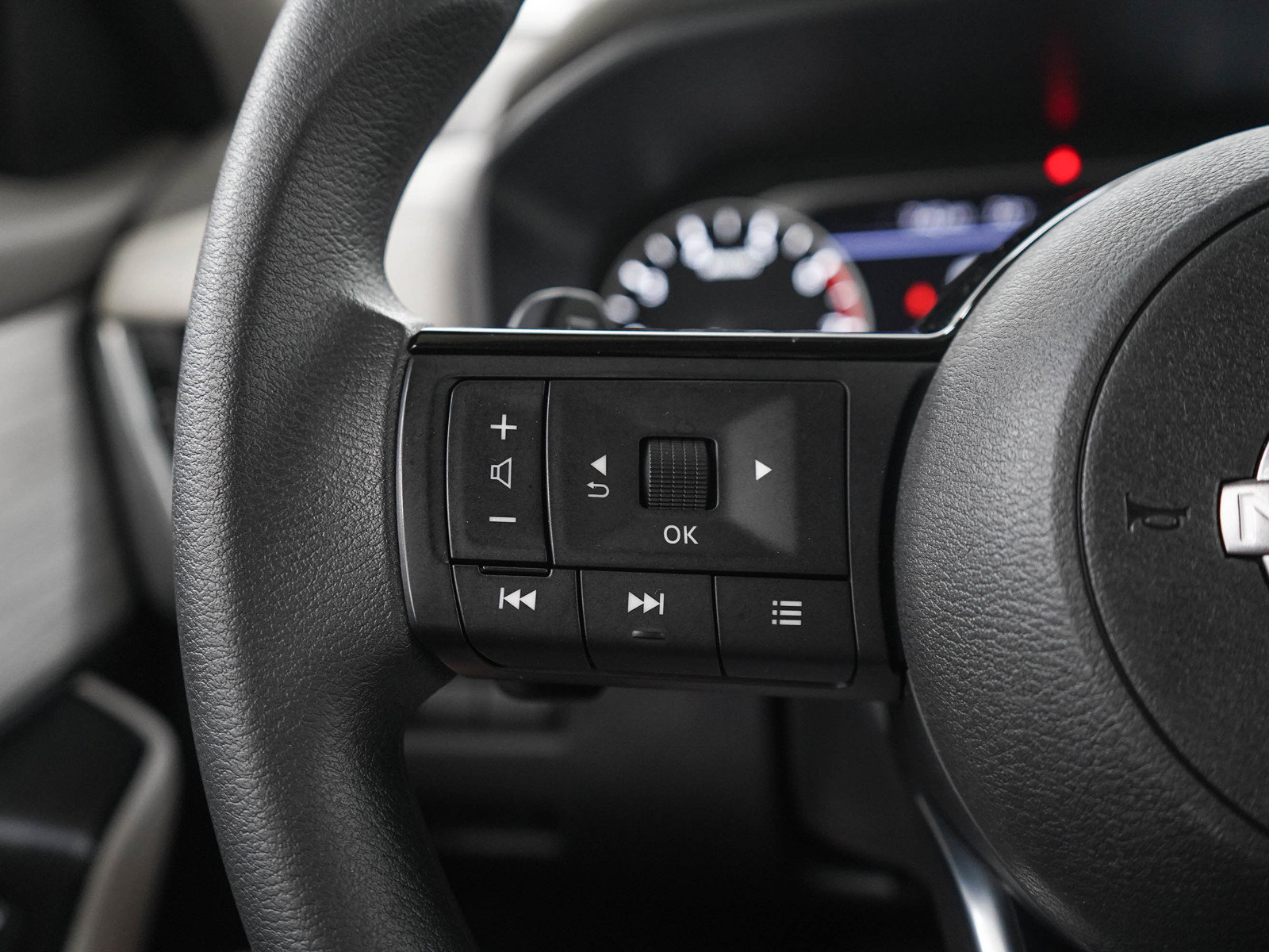 Used 2023 Nissan Rogue SV AWD/4WD image 25