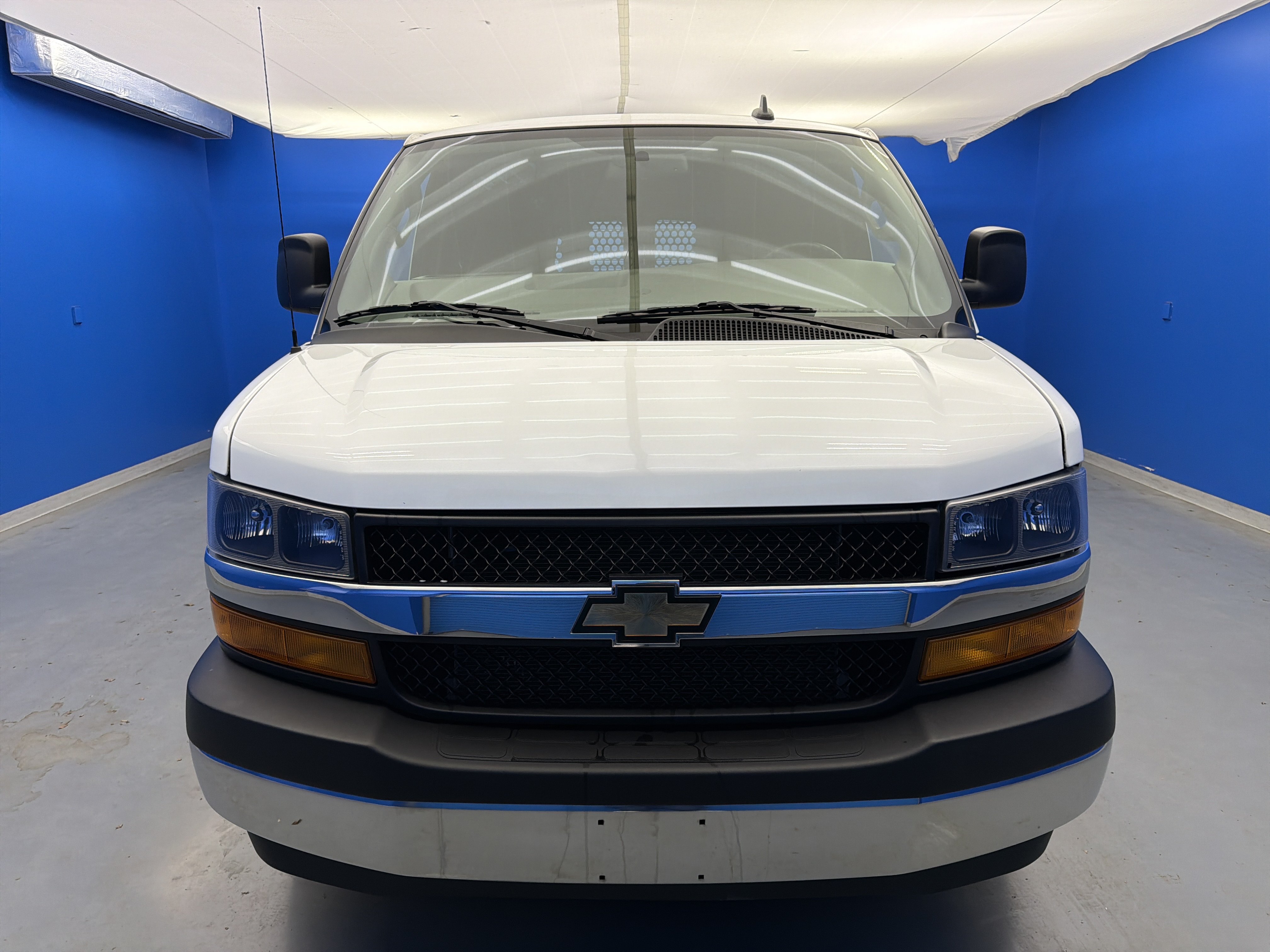 Used 2024 Chevrolet Express 2500 w/ Driver Convenience Package RWD image 3