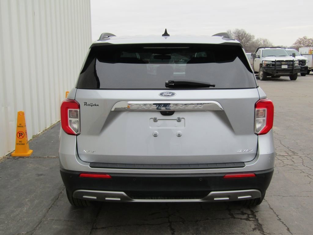 Used 2024 Ford Explorer XLT w/ Equipment Group 202A AWD/4WD image 18