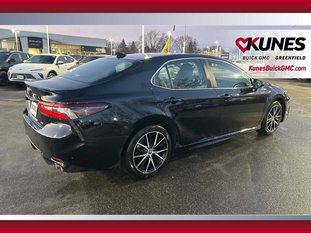 Used 2024 Toyota Camry SE image 5